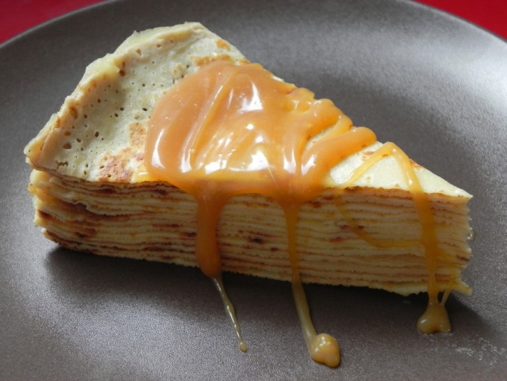 Réaliser un gâteau aux crêpes traditionnel